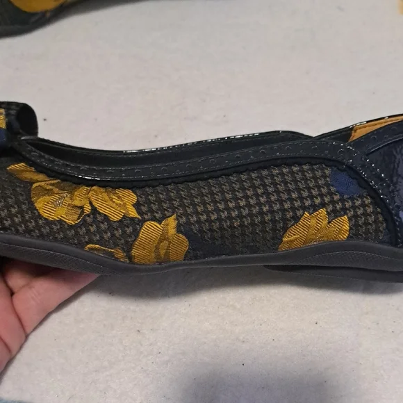 Elegant Blue and Gold Women's Flats - Picture 4 of 4